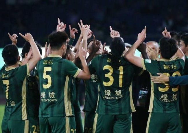 18岁王钰栋世界波双手指天悼亡友 浙江2-1止4轮不胜 18岁王钰栋世界波双手指天悼亡友 浙江2-1止4轮不胜